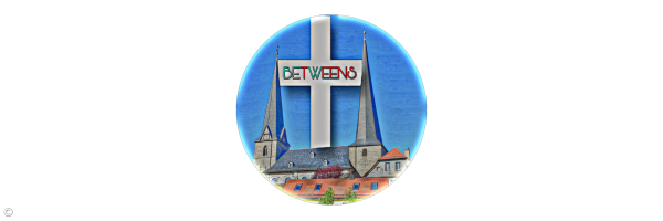 Die Nemmersdofer Kirche mit Ihren beiden Kirchtürmen, von unten fotografiert