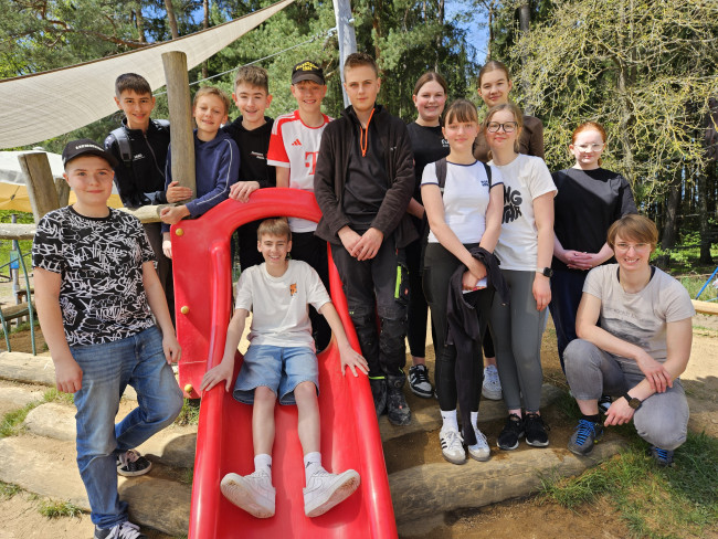 Bild der Konfirmanden im Kletterwald