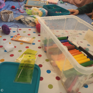 Tisch während des Bastelns